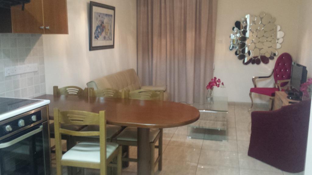 Marina Apartments 211 Larnaca Bagian luar foto