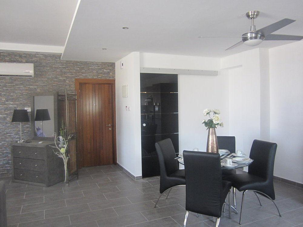 Marina Apartments 211 Larnaca Bagian luar foto