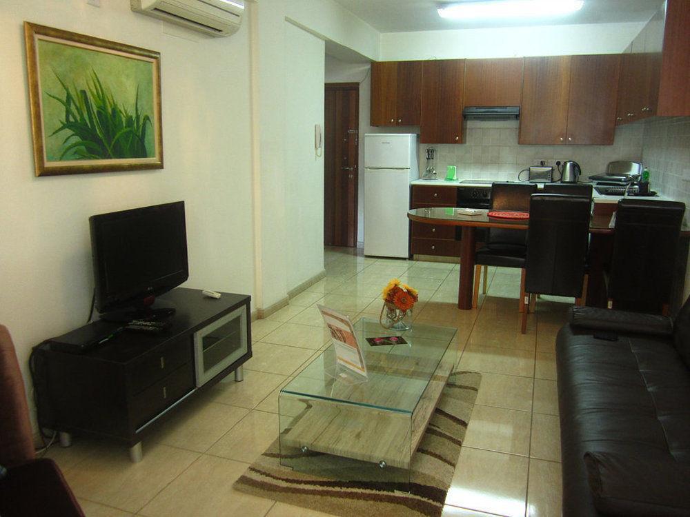 Marina Apartments 211 Larnaca Bagian luar foto