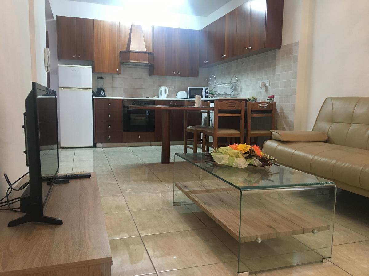 Marina Apartments 211 Larnaca Bagian luar foto