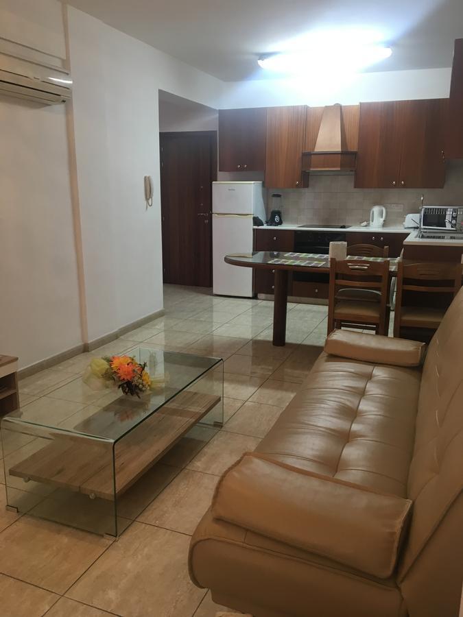 Marina Apartments 211 Larnaca Bagian luar foto